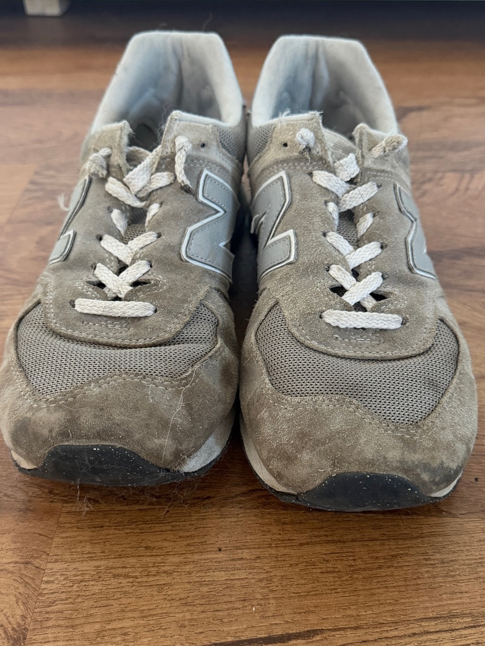 Men’s New Balance Gray Sneaker Size 9.5